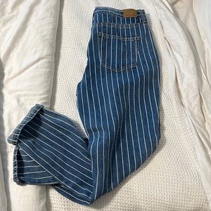 America Eagle Mom Jeans